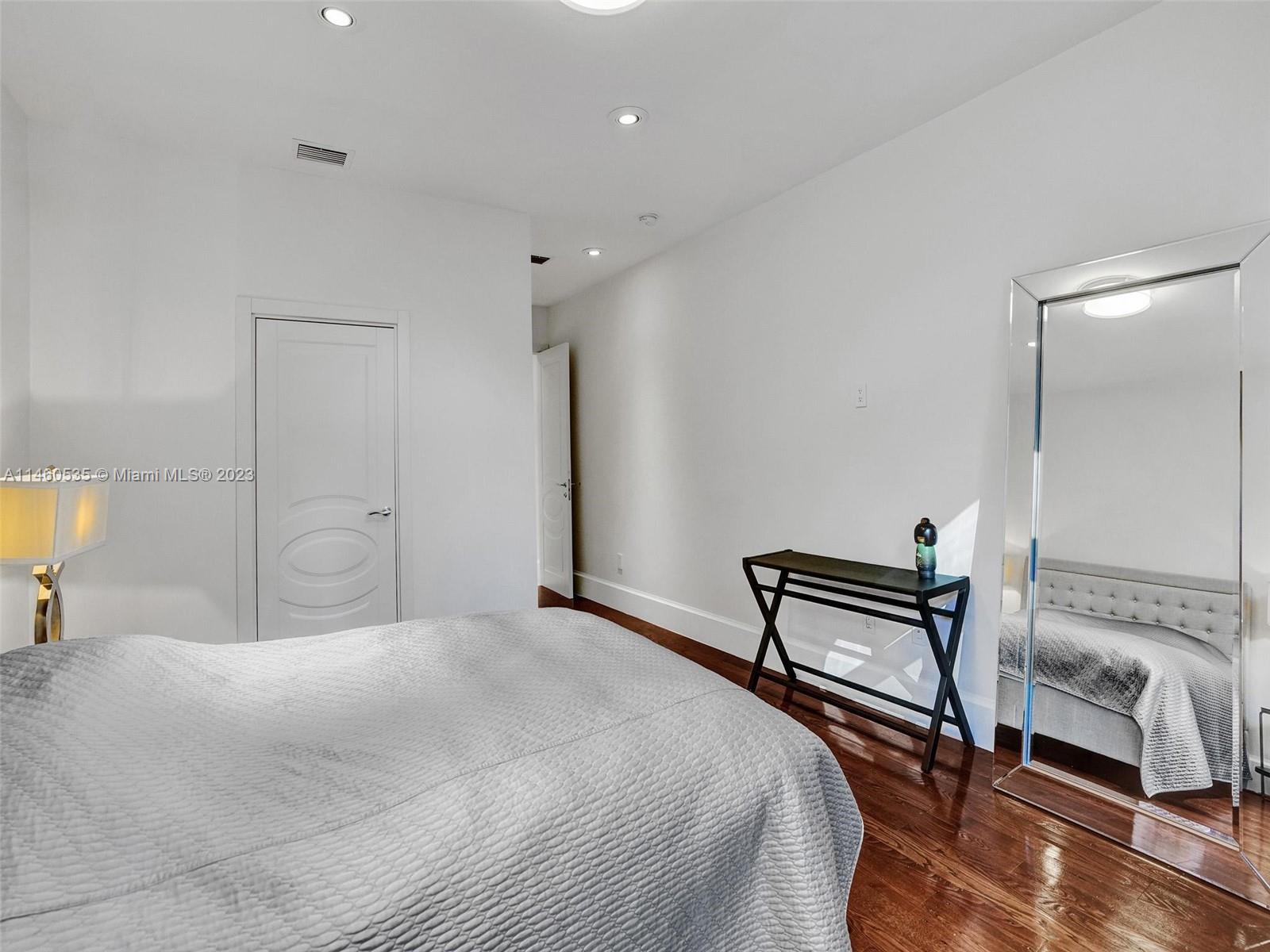 GOLDEN GATE ESTATES & MAR - Residential