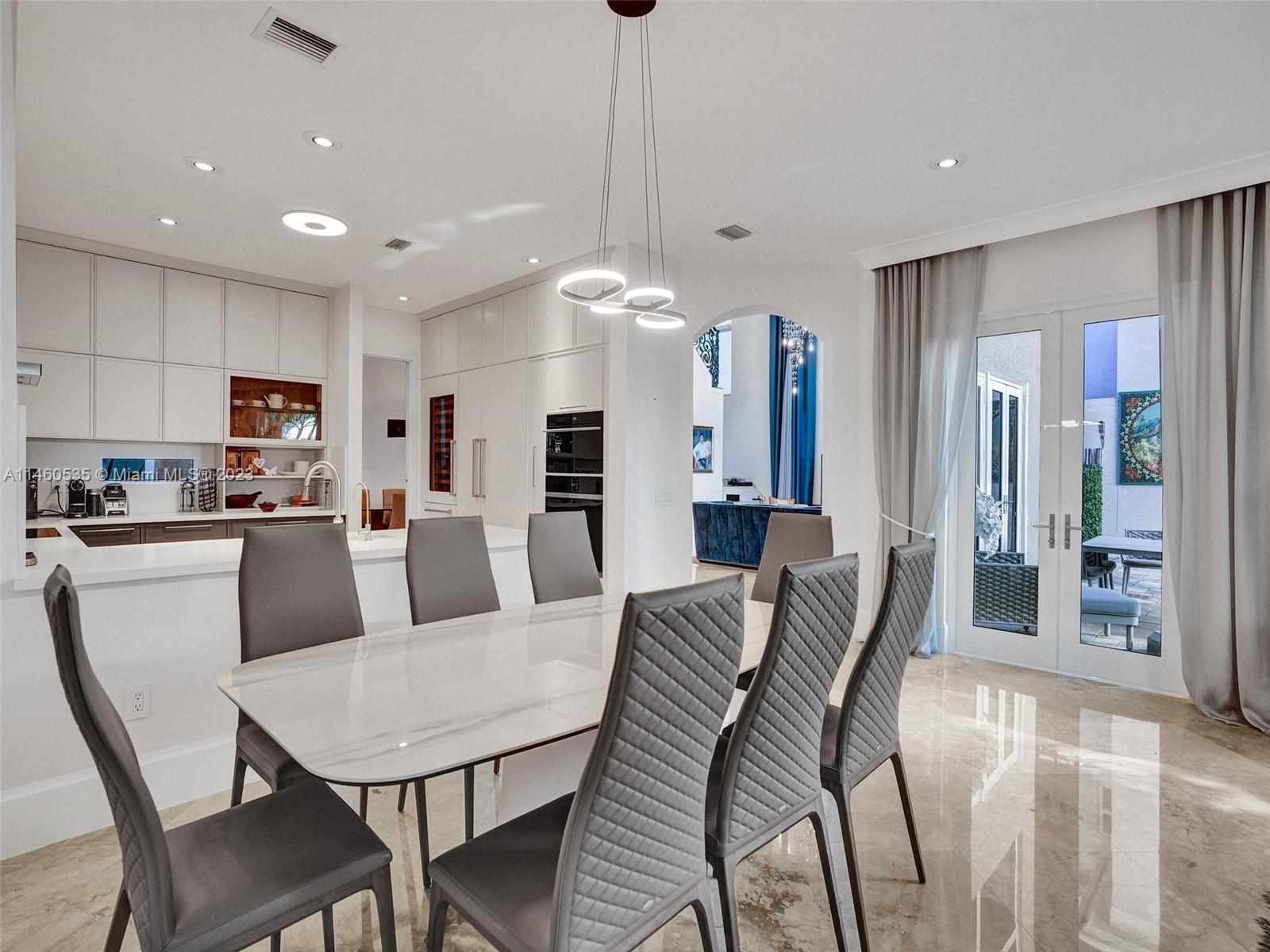 GOLDEN GATE ESTATES & MAR - Residential