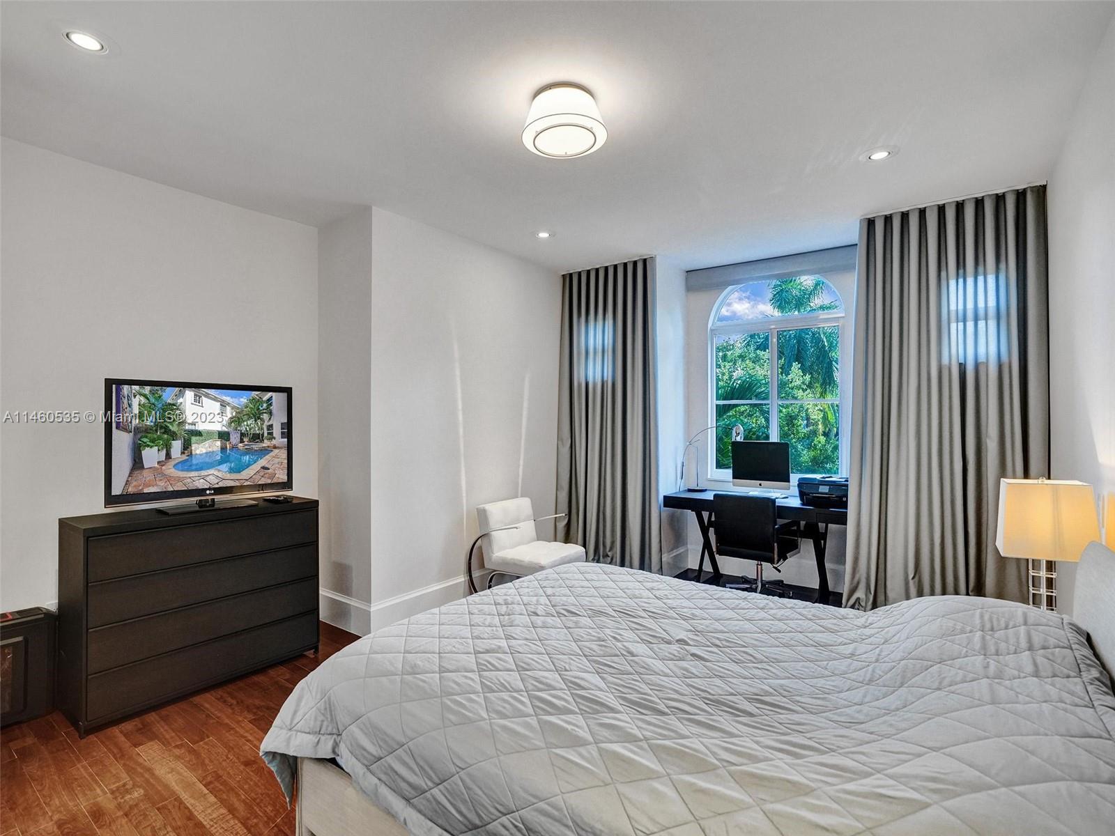 GOLDEN GATE ESTATES & MAR - Residential