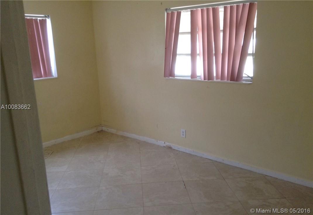 LauderdaleLakes East Gate - Residential