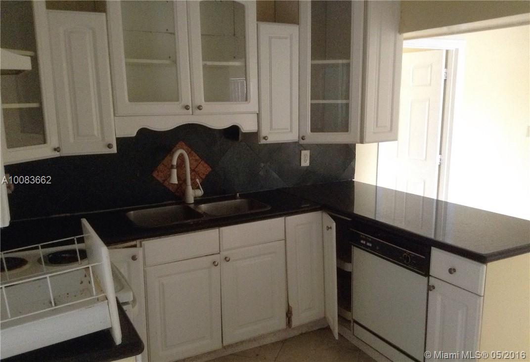 LauderdaleLakes East Gate - Residential