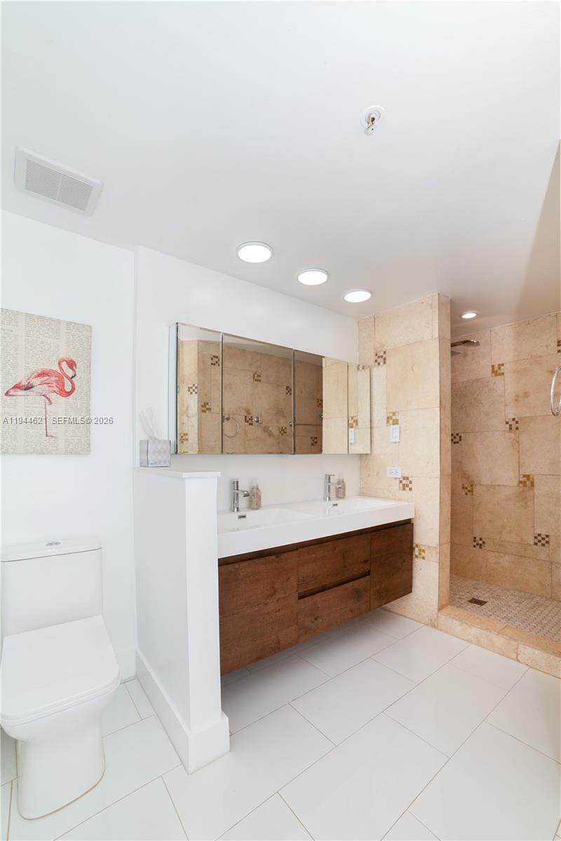 PORTO BELLAGIO CONDO - Residential