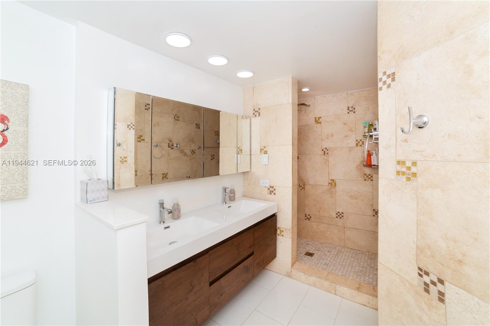 PORTO BELLAGIO CONDO - Residential