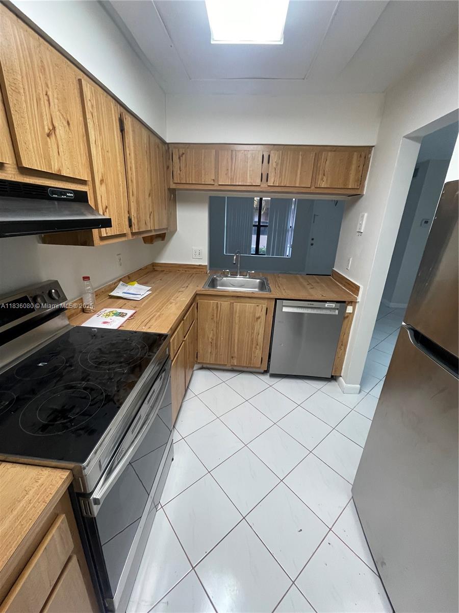 10041 Winding lake rd 104