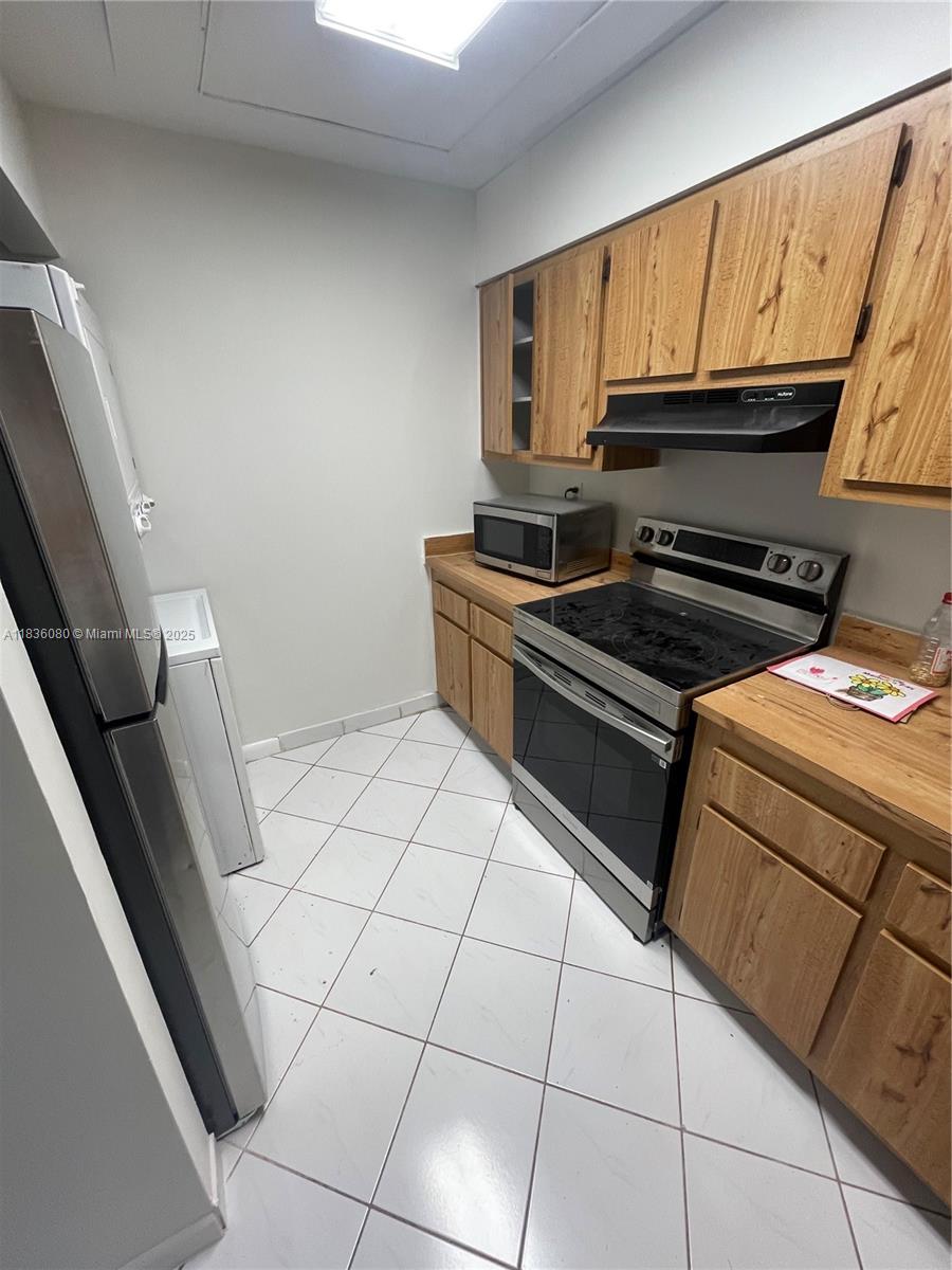 10041 Winding lake rd 104