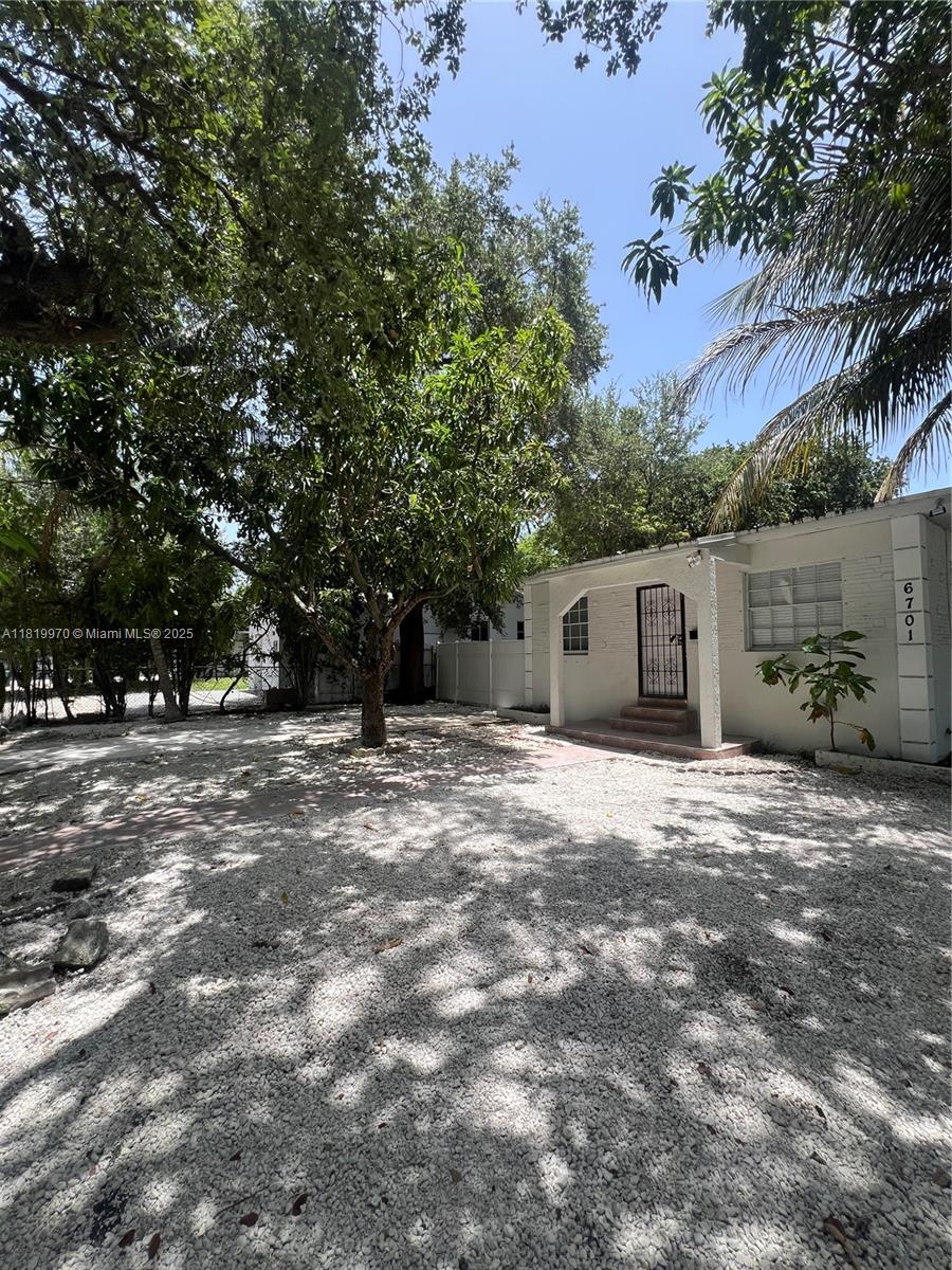 Rental Property at 6701 Ne Miami Pl, Miami, Broward County, Florida - Bedrooms: 2 
Bathrooms: 1  - $2,500 MO.