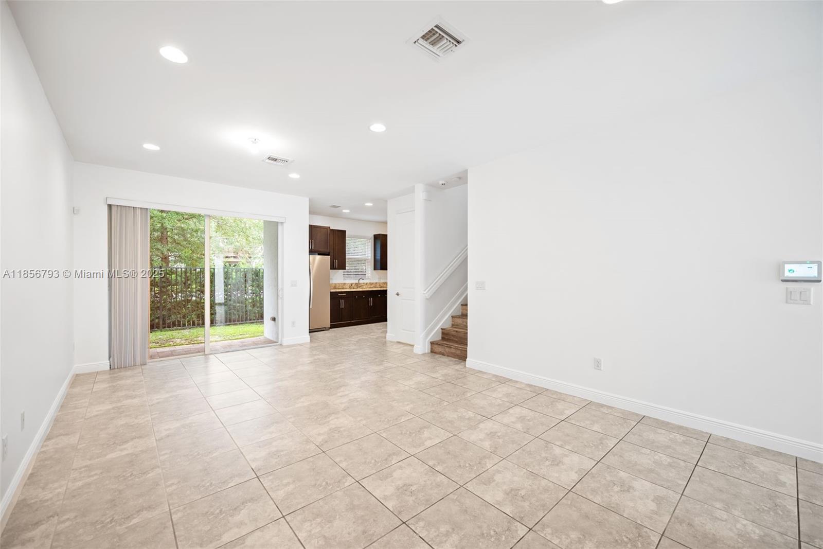 6907 Pines Cir 6907
