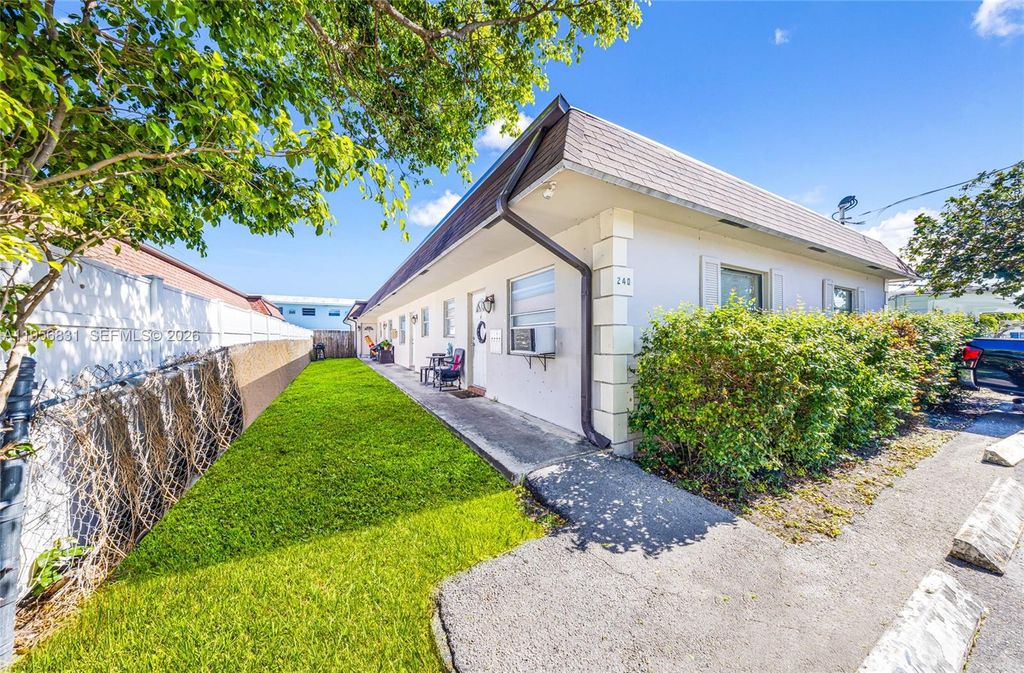 Photo of 240 SE 9th Ave, Pompano Beach, FL 33060 (MLS # A11956831)