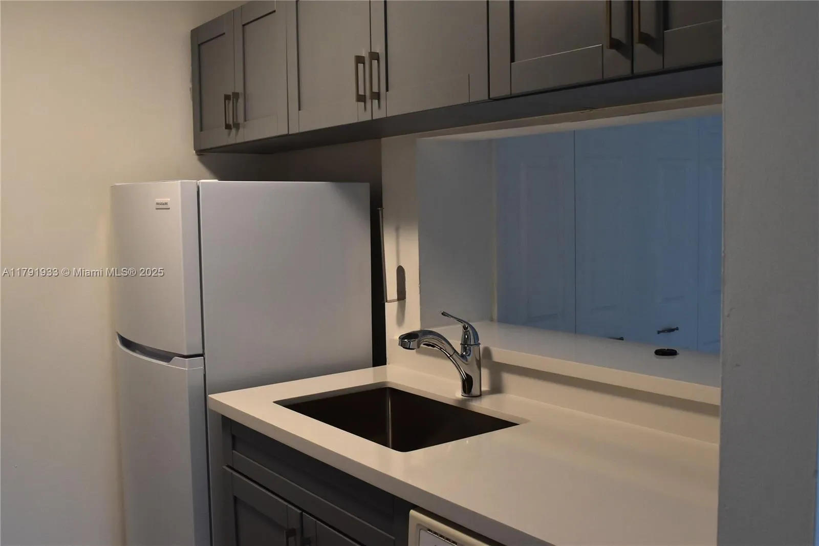 Pompano Beach, Florida 33069, United States, 1 Bedroom Bedrooms, ,1 BathroomBathrooms,Residential,Pending,118192