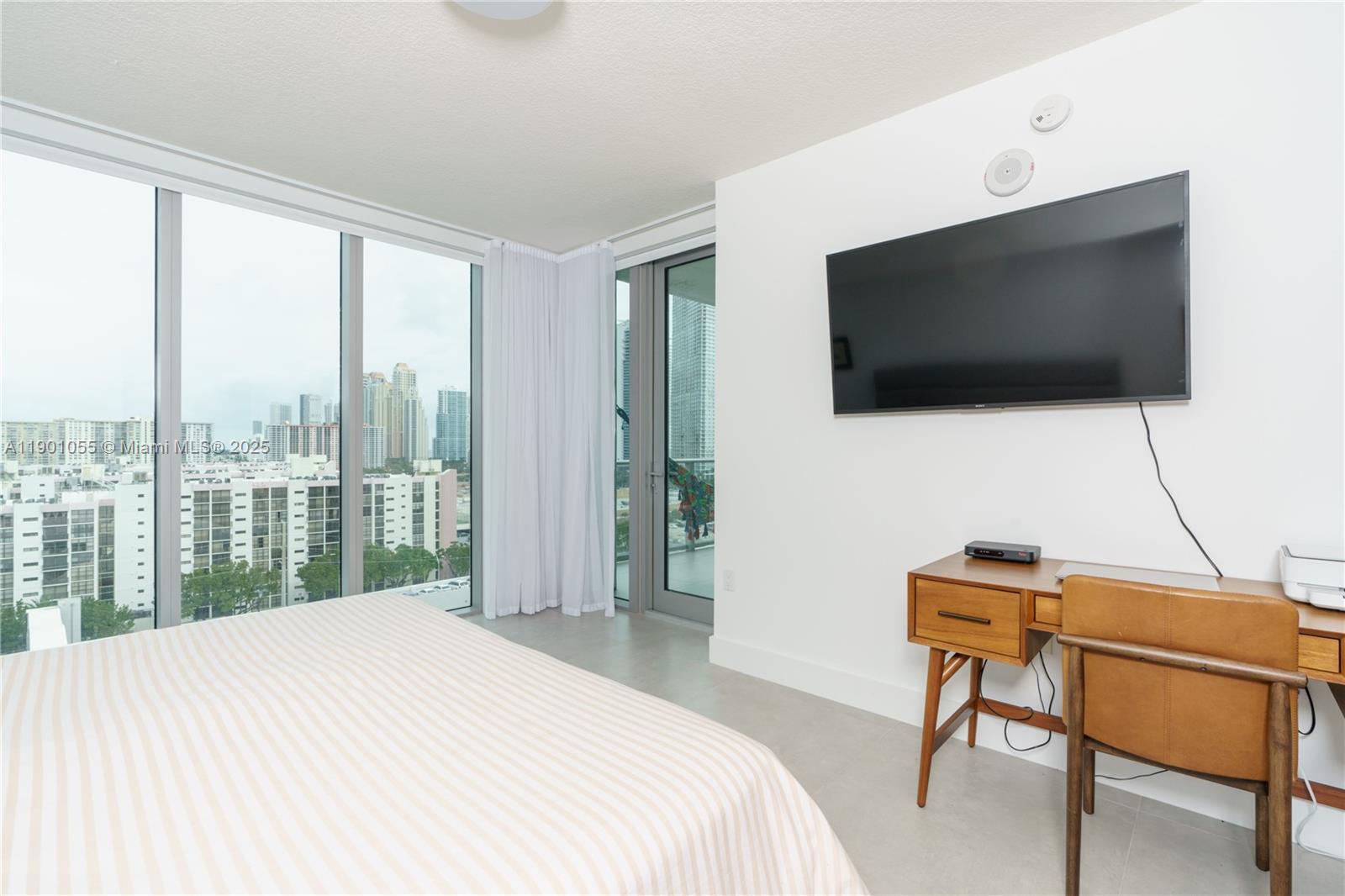 PARQUE TOWERS CONDO - Residential Lease