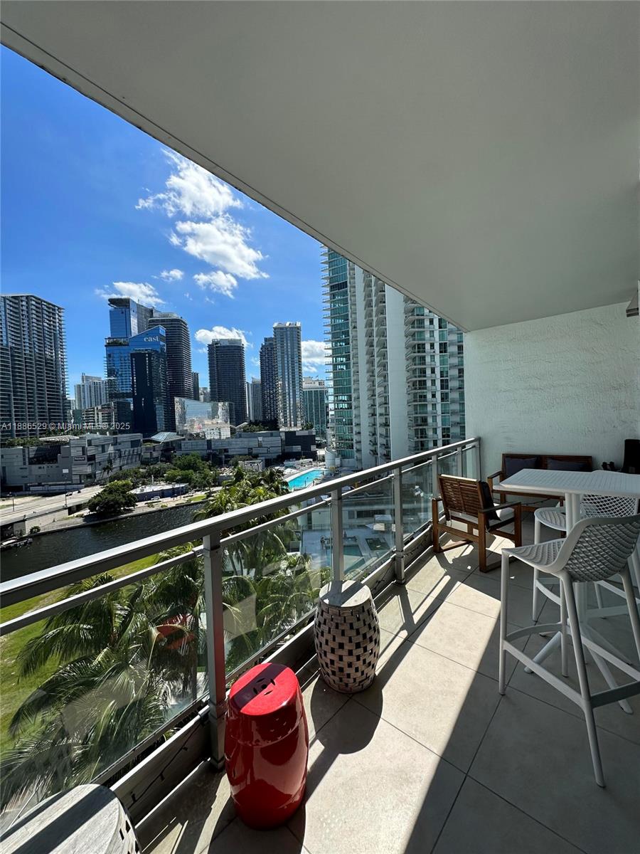 1Q. JKL,M SW 3rd St 1603