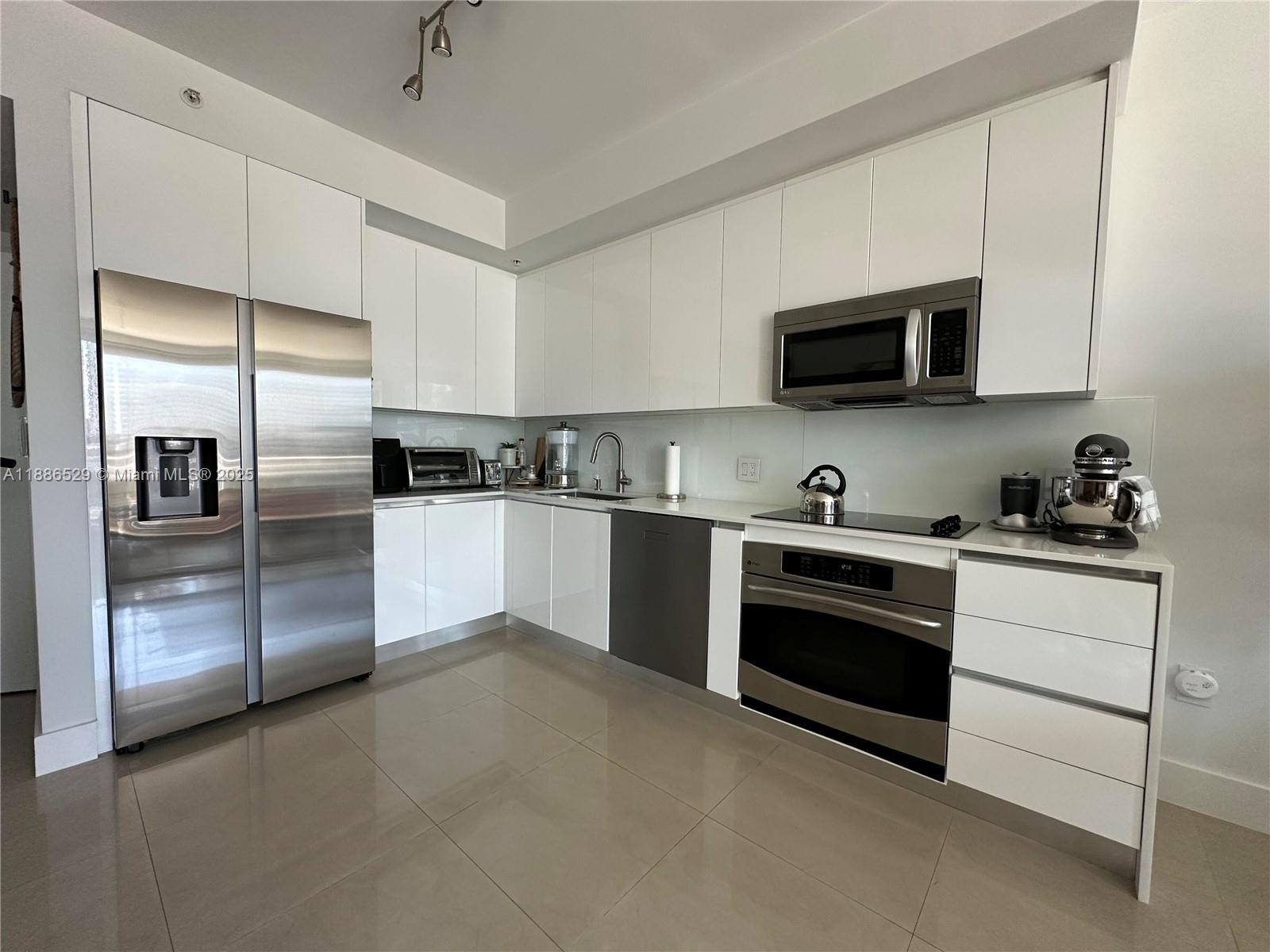 1Q. JKL,M SW 3rd St 1603