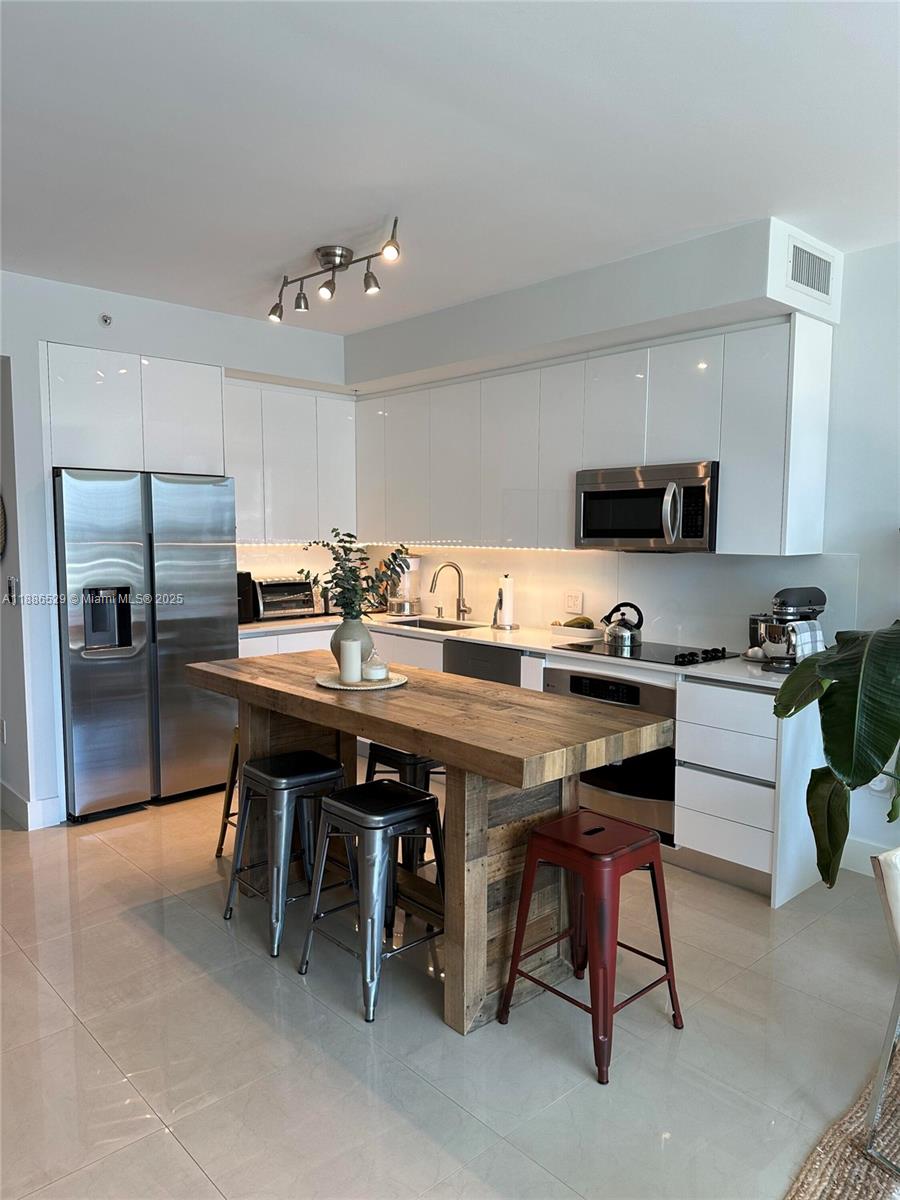 1Q. JKL,M SW 3rd St 1603