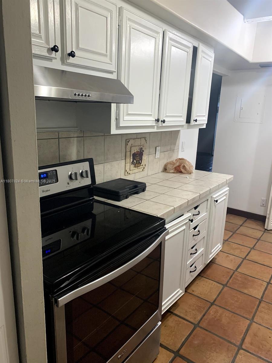 711 E Coco Plum Cir 5