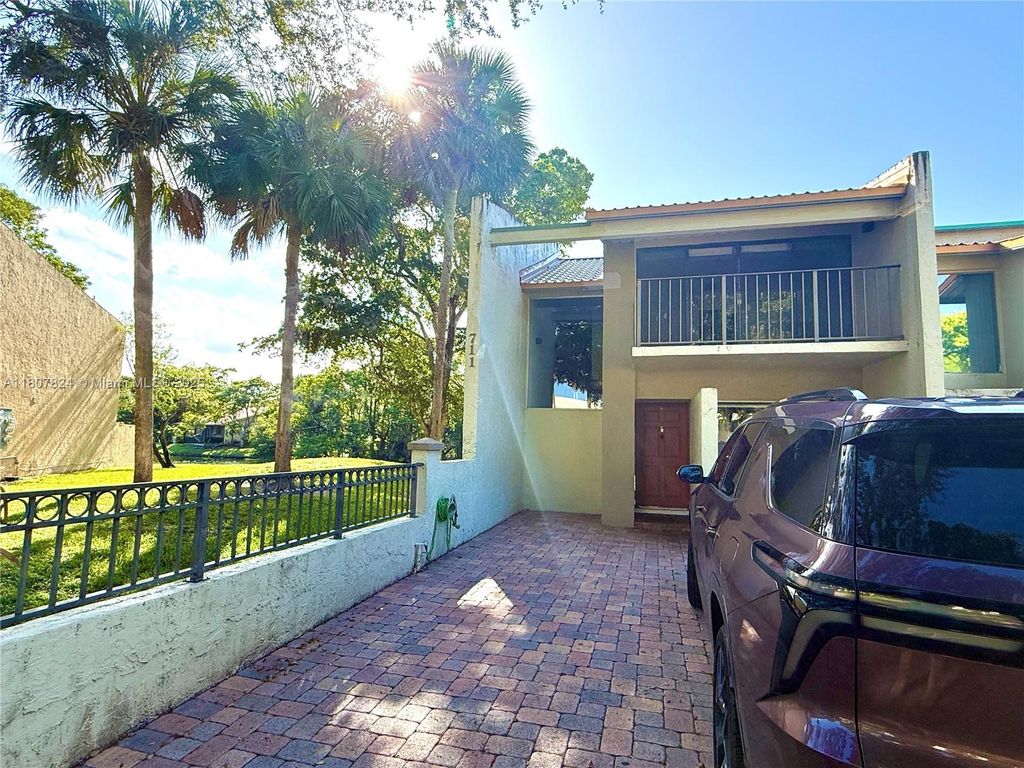 Photo of 711 E Coco Plum Cir #5, Plantation, FL 33324 (MLS # A11807824)