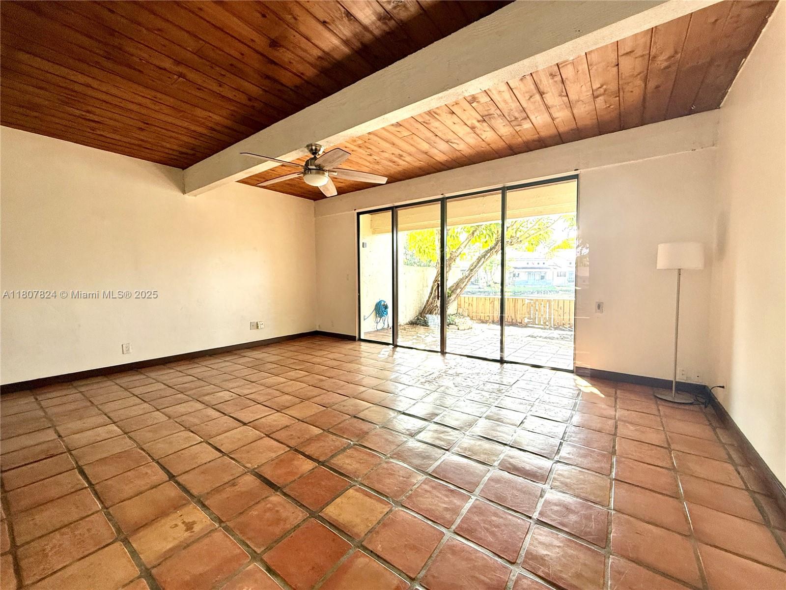 711 E Coco Plum Cir 5