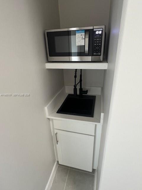 TROPICAIRE CENTER - Residential Lease