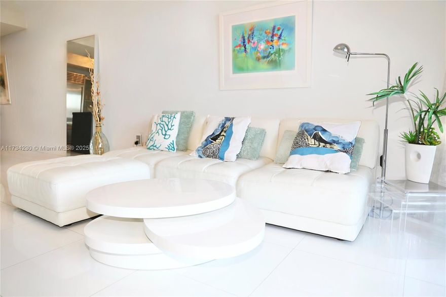 Trump Royale – a 2008-built, fully renovated building. New lobby, direct ocean access, serviced beach with loungers, umbrellas, and mattresses. Pool with ocean access. Convenient central location near shops, banks, and restaurants.
