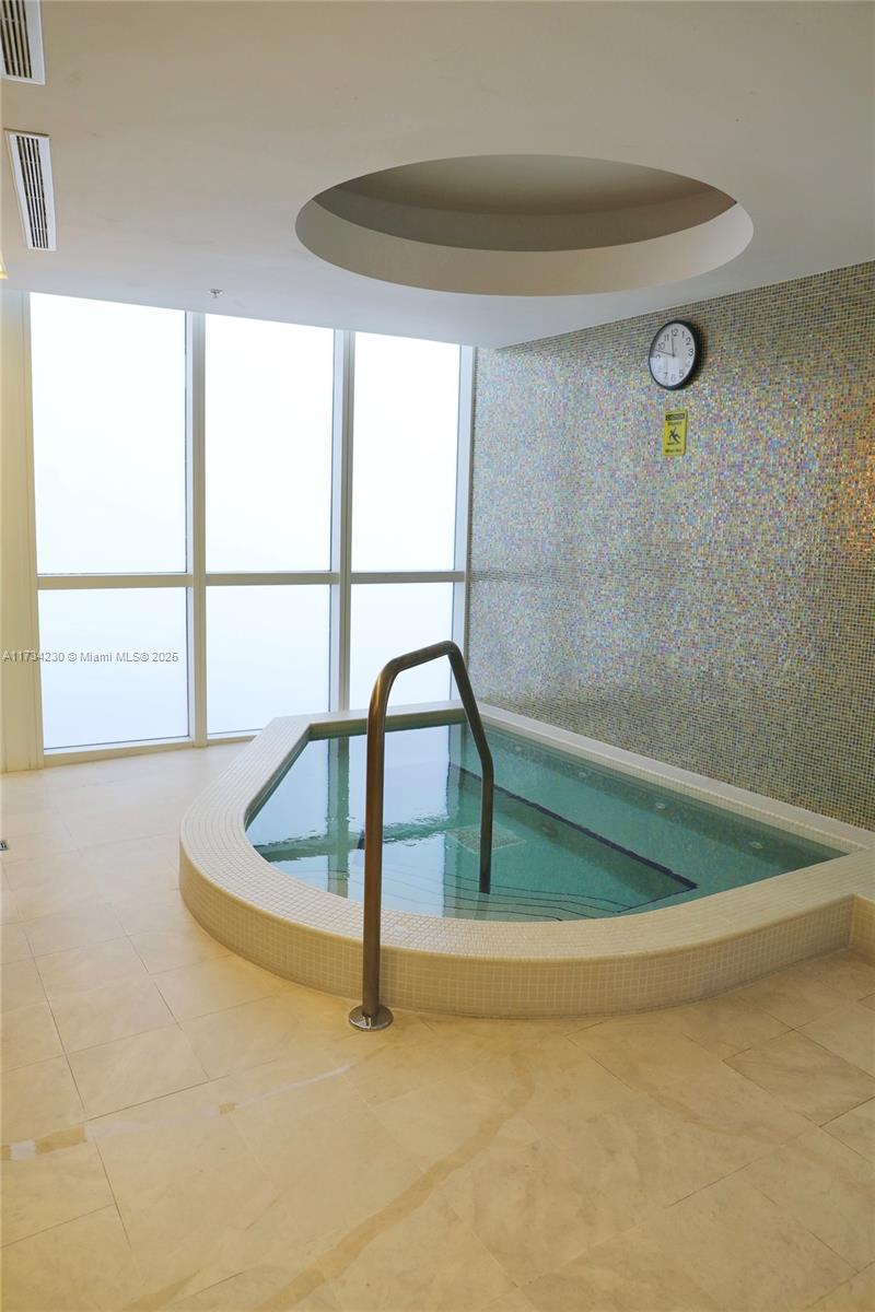 TRUMP ROYALE CONDO - Residential Lease