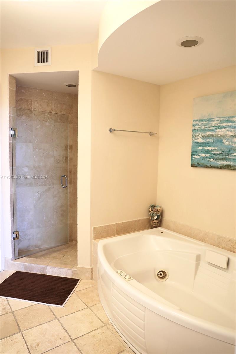 TRUMP ROYALE CONDO - Residential Lease