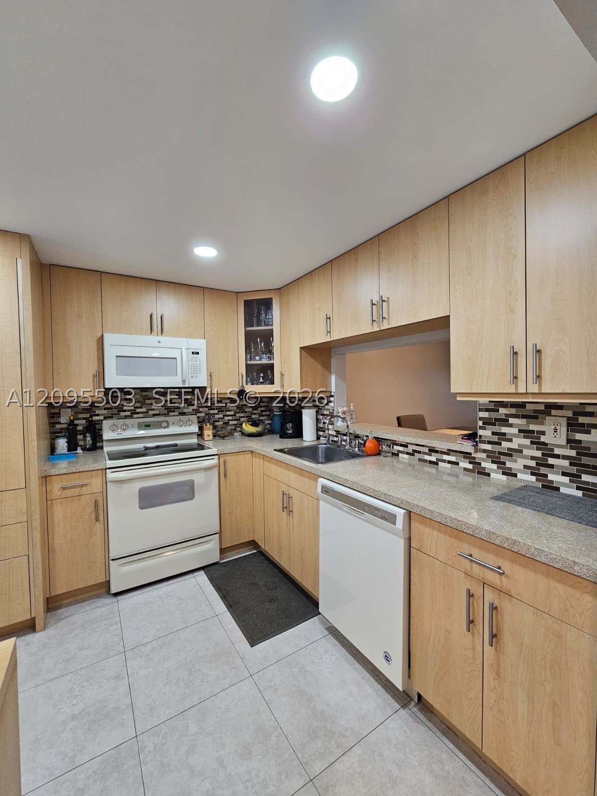 1000 Colony Point Cir 522, Pembroke Pines, FL, 33026/$220,000 1 1000 Colony Point Cir 522