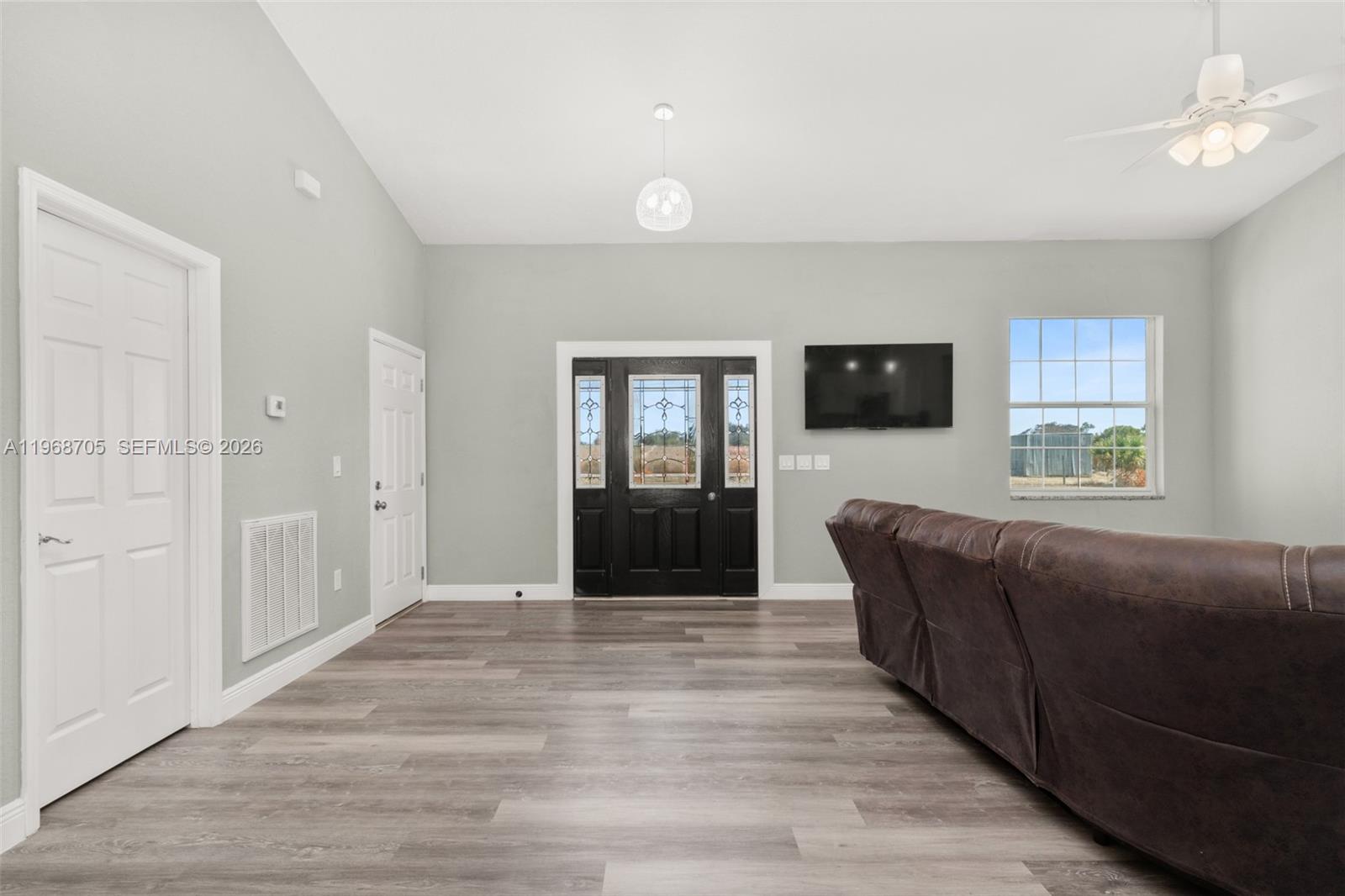 1011.000 - AVON PARK LAKES - Residential