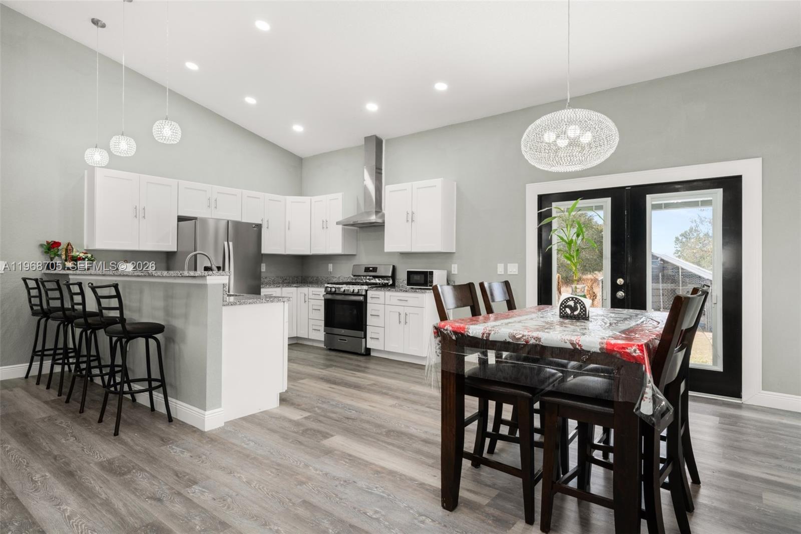 1011.000 - AVON PARK LAKES - Residential