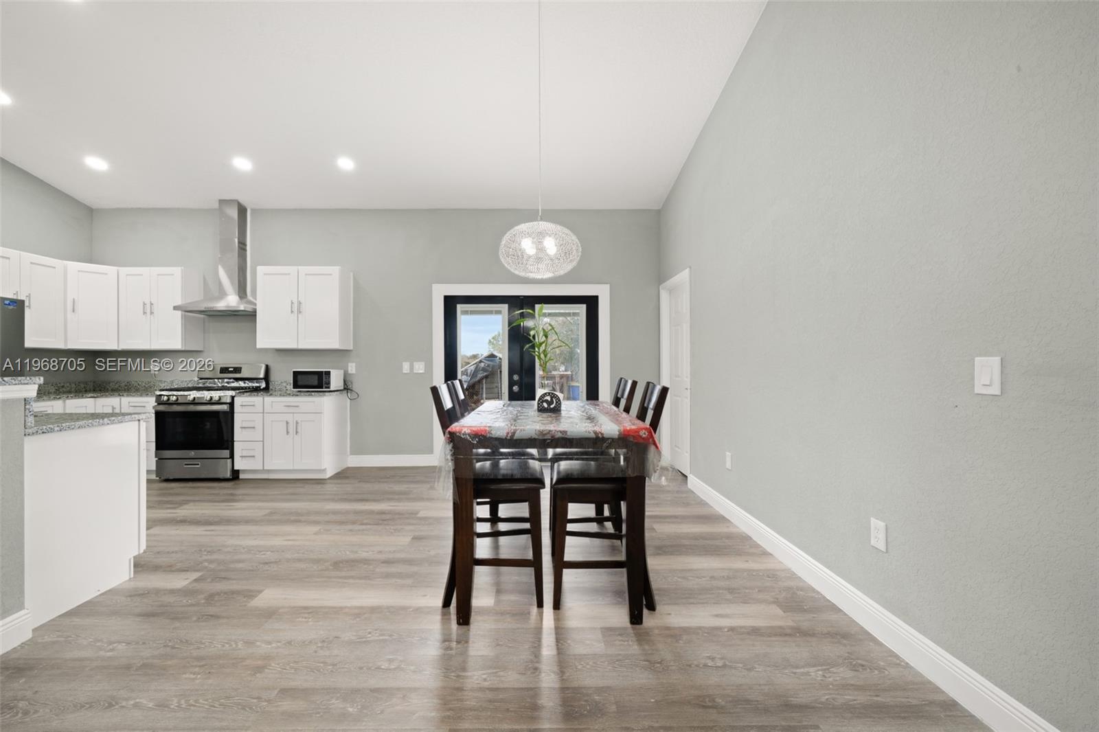 1011.000 - AVON PARK LAKES - Residential