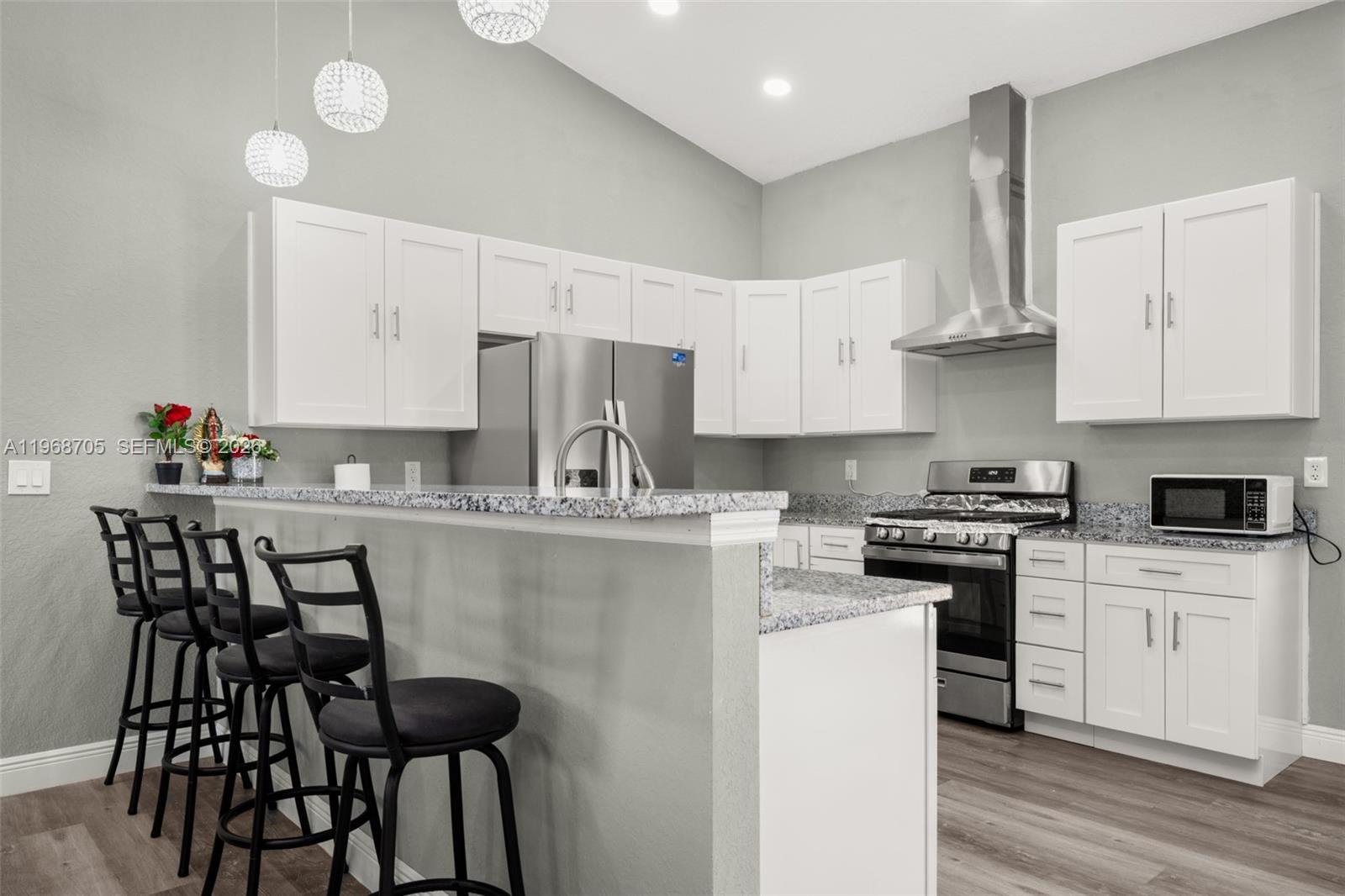 1011.000 - AVON PARK LAKES - Residential