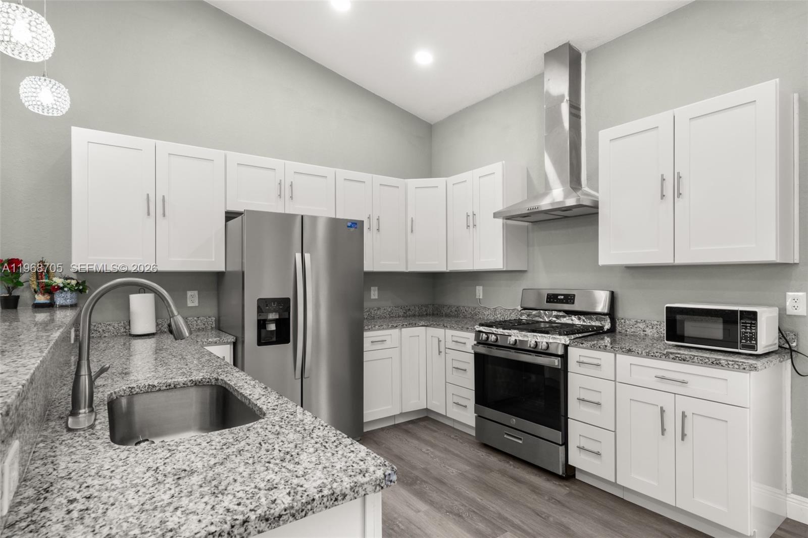 1011.000 - AVON PARK LAKES - Residential