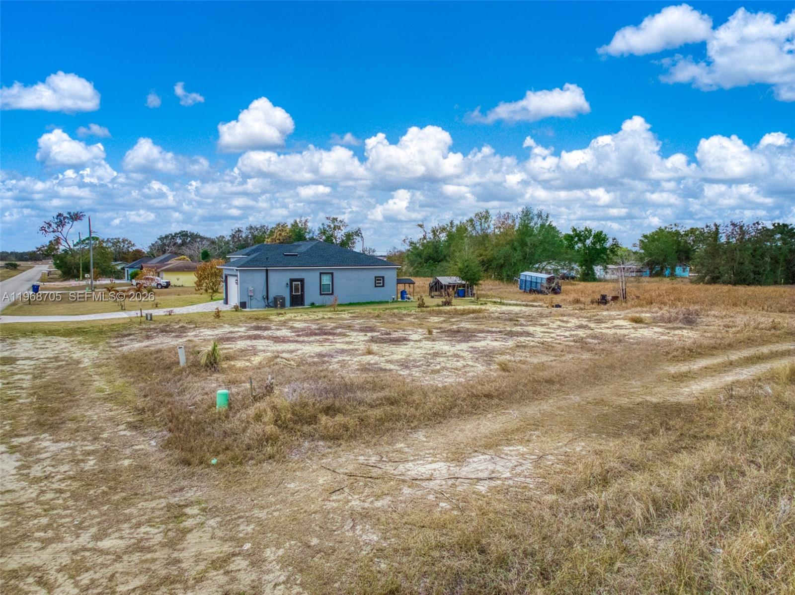 1011.000 - AVON PARK LAKES - Residential