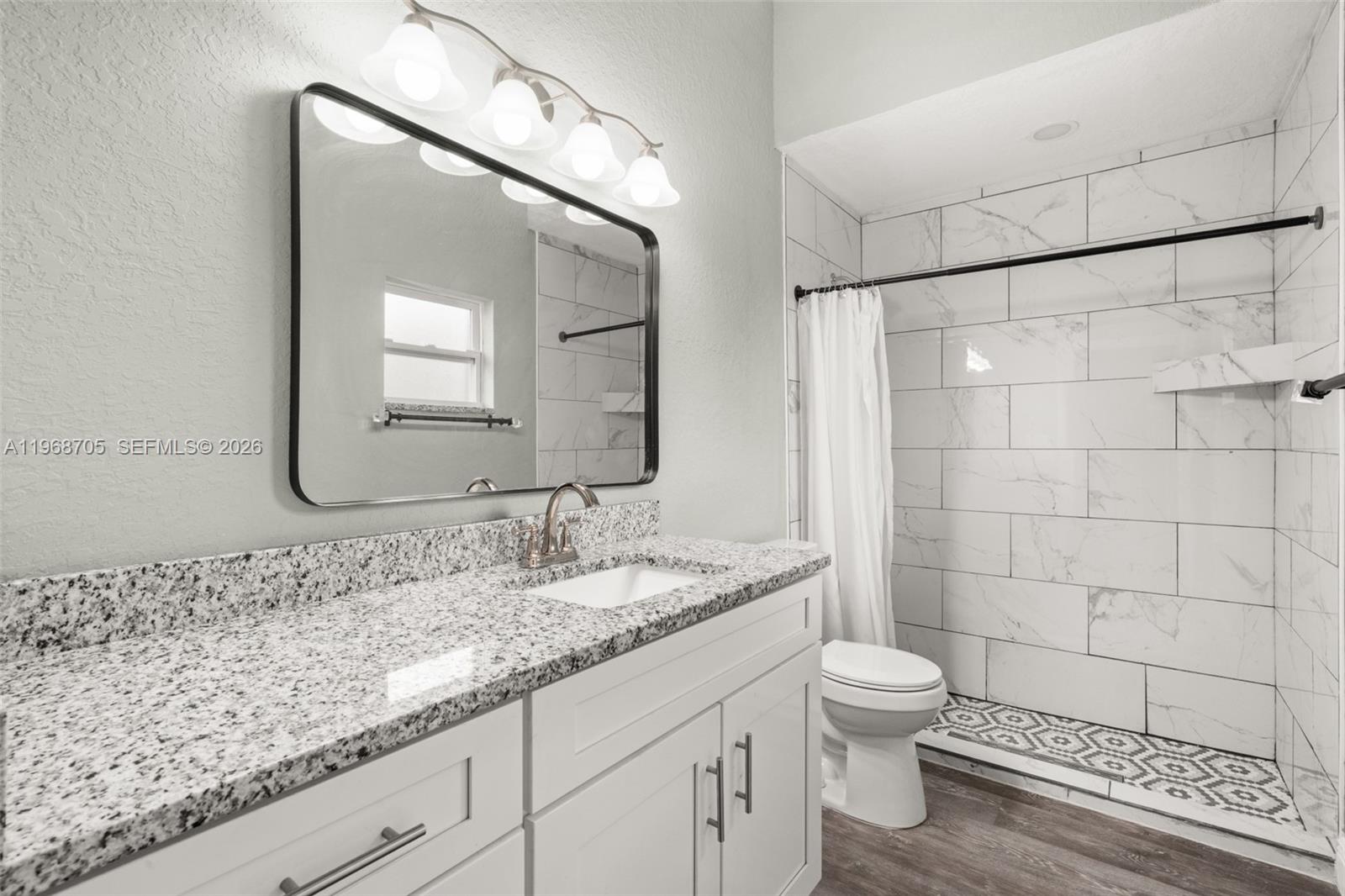 1011.000 - AVON PARK LAKES - Residential