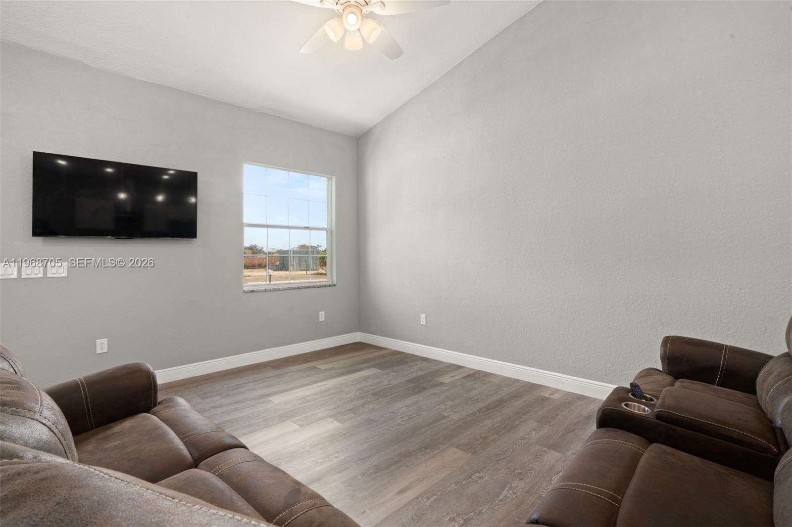 1011.000 - AVON PARK LAKES - Residential