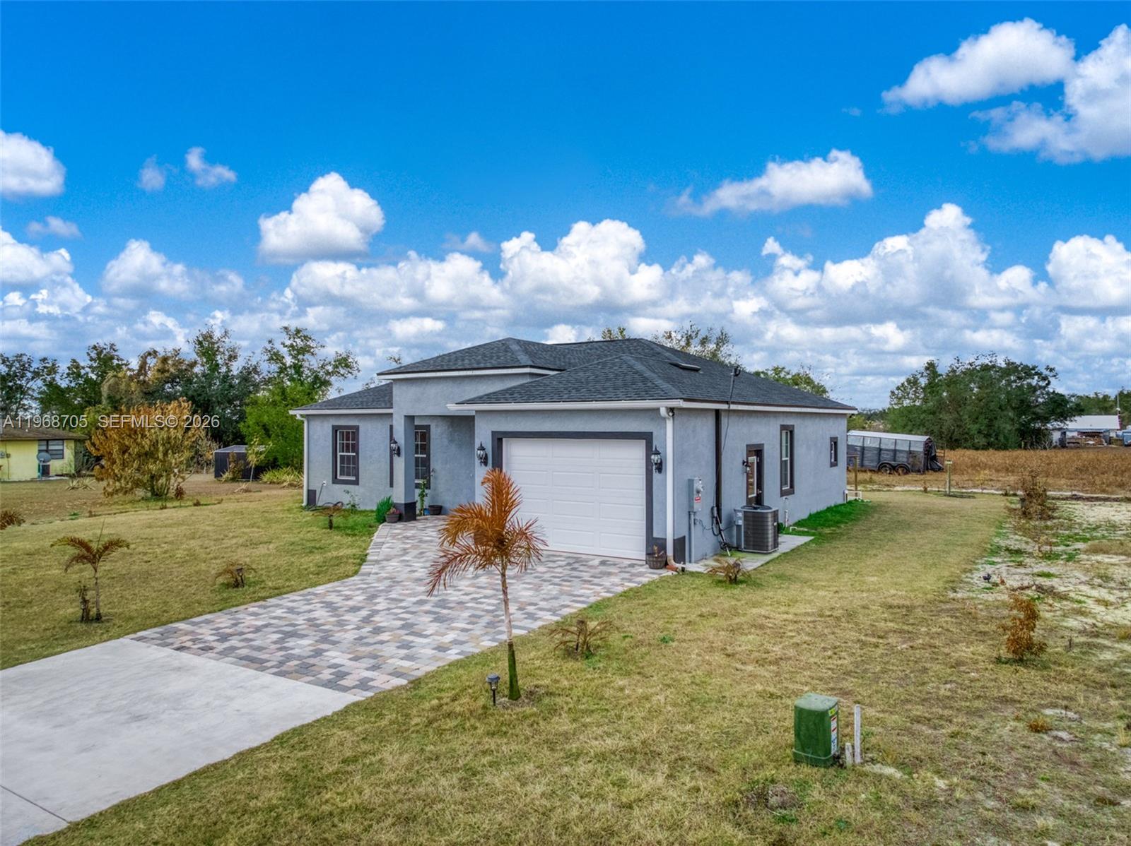 1011.000 - AVON PARK LAKES - Residential