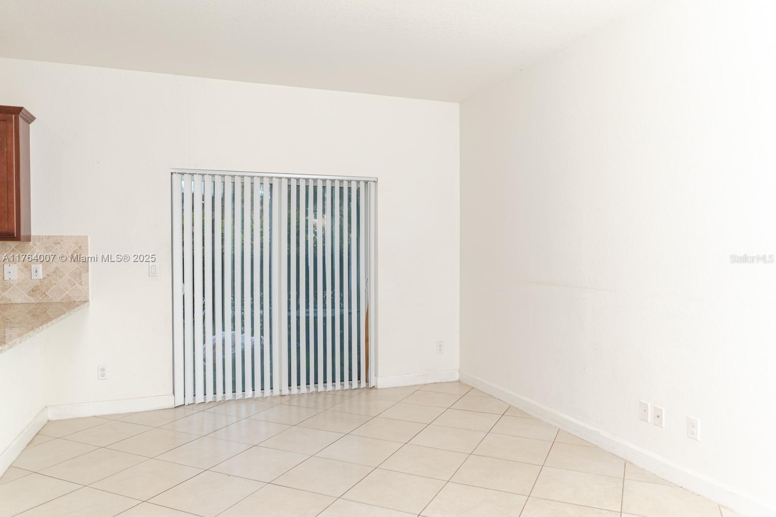 CHARLESTON COMMONS 2 - Residential Lease
