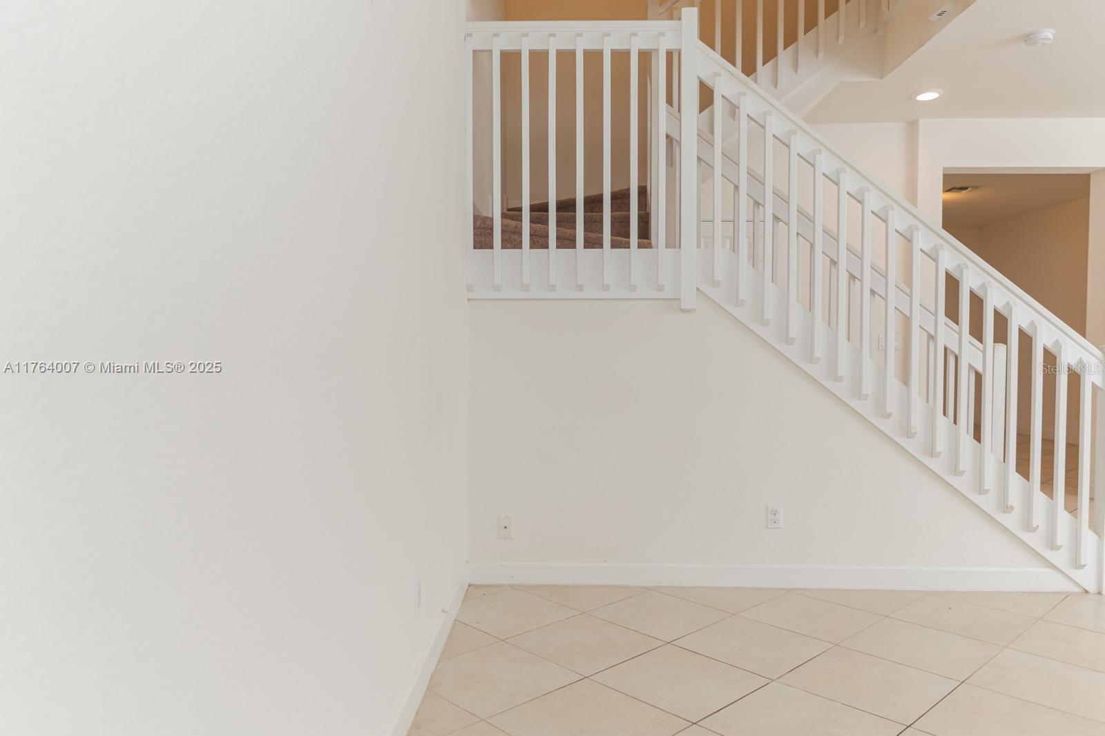 CHARLESTON COMMONS 2 - Residential Lease