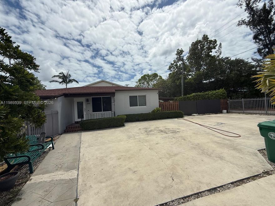 Exceptional investment opportunity! This fully remodeled corner duplex features a separate, independent apartment, offering excellent flexibility and strong income potential. Ideally located in a highly desirable area, the property boasts ample parking space, making it convenient for multiple tenants. Whether you’re looking to generate consistent rental income or live in one unit while renting the others, this property delivers outstanding return potential. Don’t miss this prime opportunity!