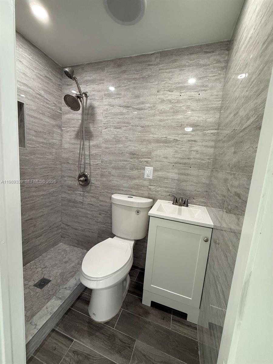 AVALON SUB - Residential Income