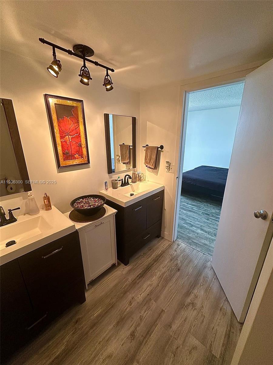 SAILBOAT CAY CONDO - Residential