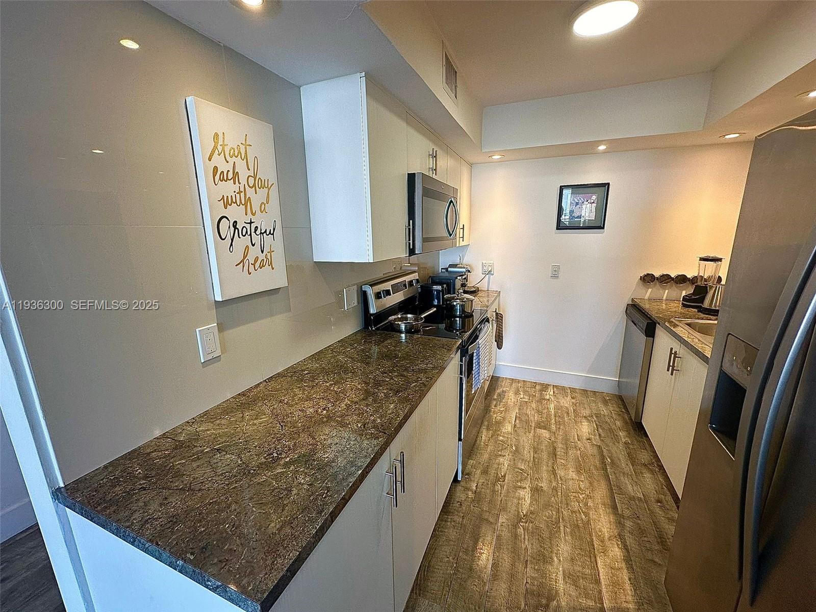 SAILBOAT CAY CONDO - Residential