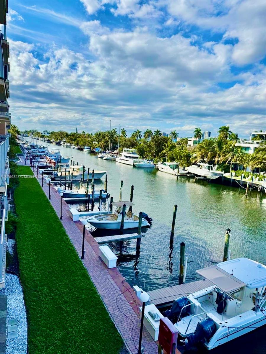 Rental Property at 1777 Se 15th St 320, Fort Lauderdale, Broward County, Florida - Bedrooms: 1 
Bathrooms: 2  - $2,350 MO.