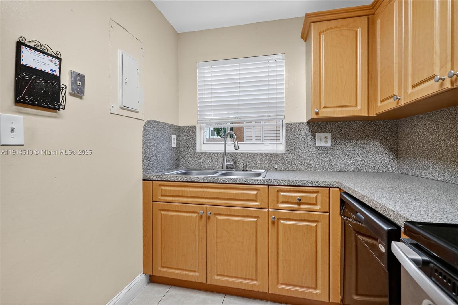 MANGO HILL - Residential