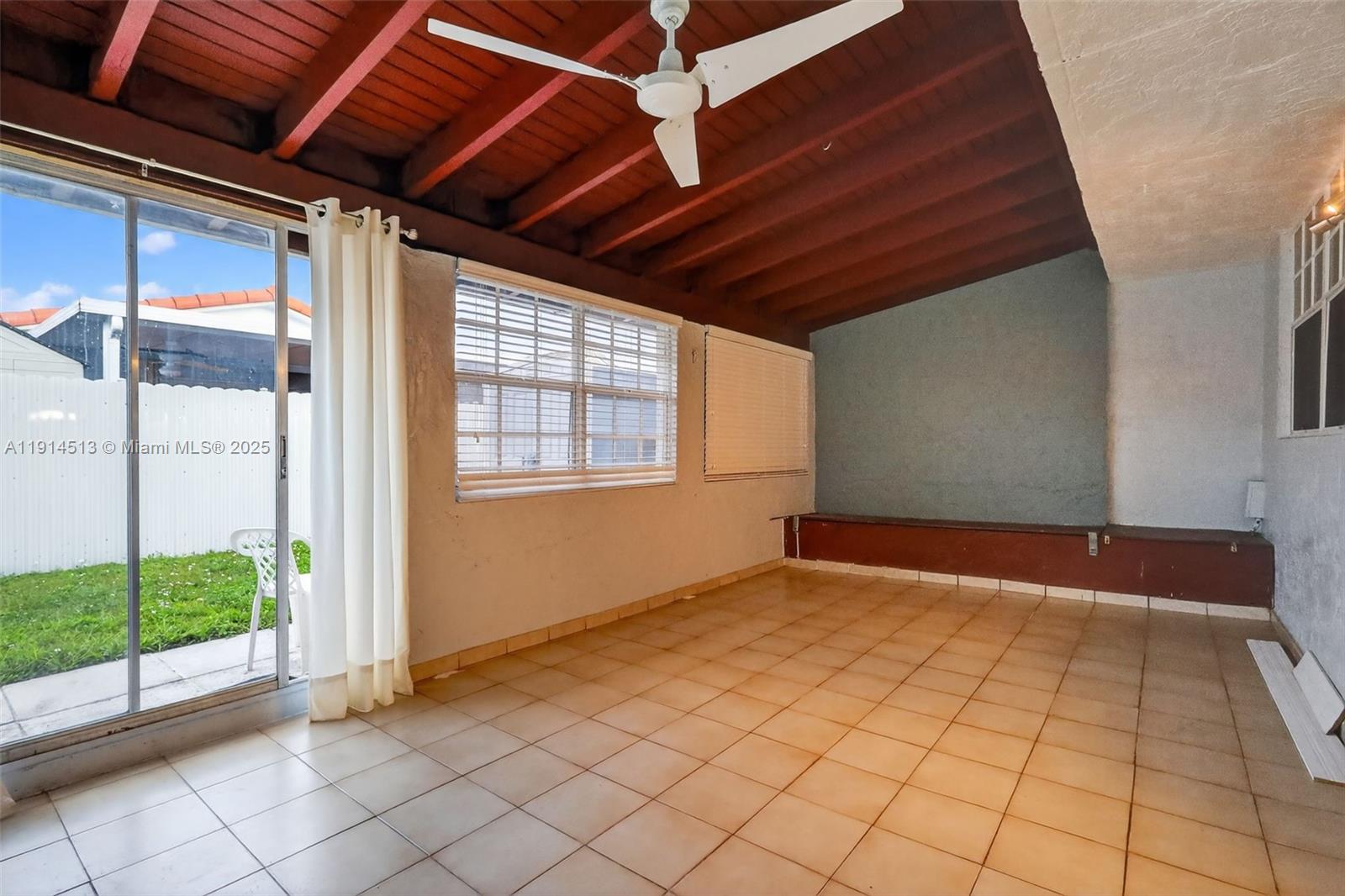 MANGO HILL - Residential