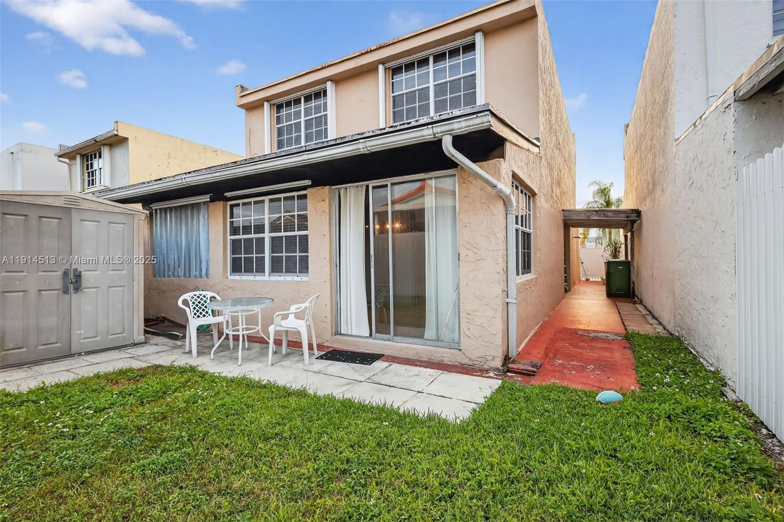 MANGO HILL - Residential