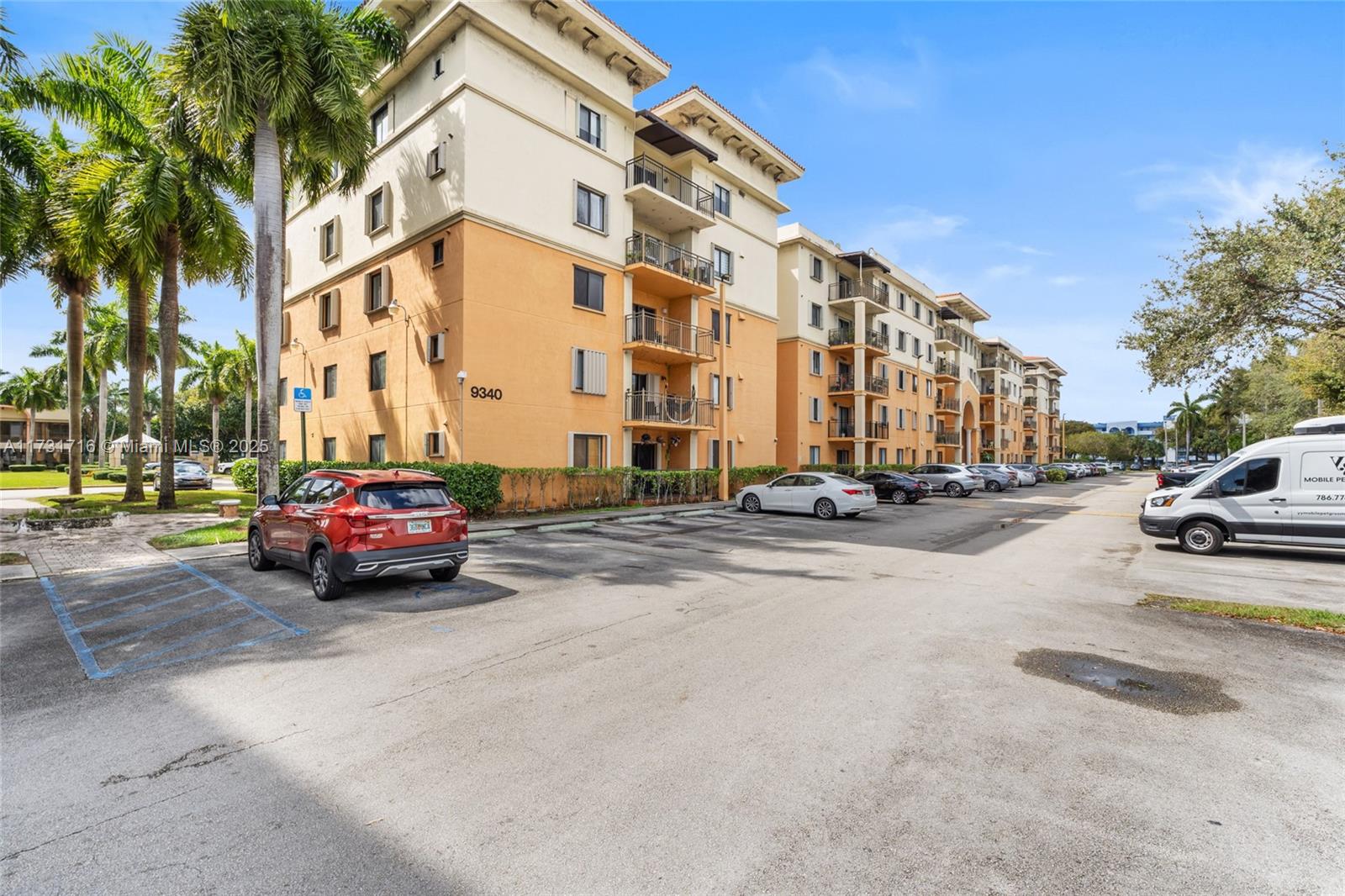 9340 Fontainebleau Blvd W411, Miami, Broward County, Florida - 3 Bedrooms  
2 Bathrooms - 