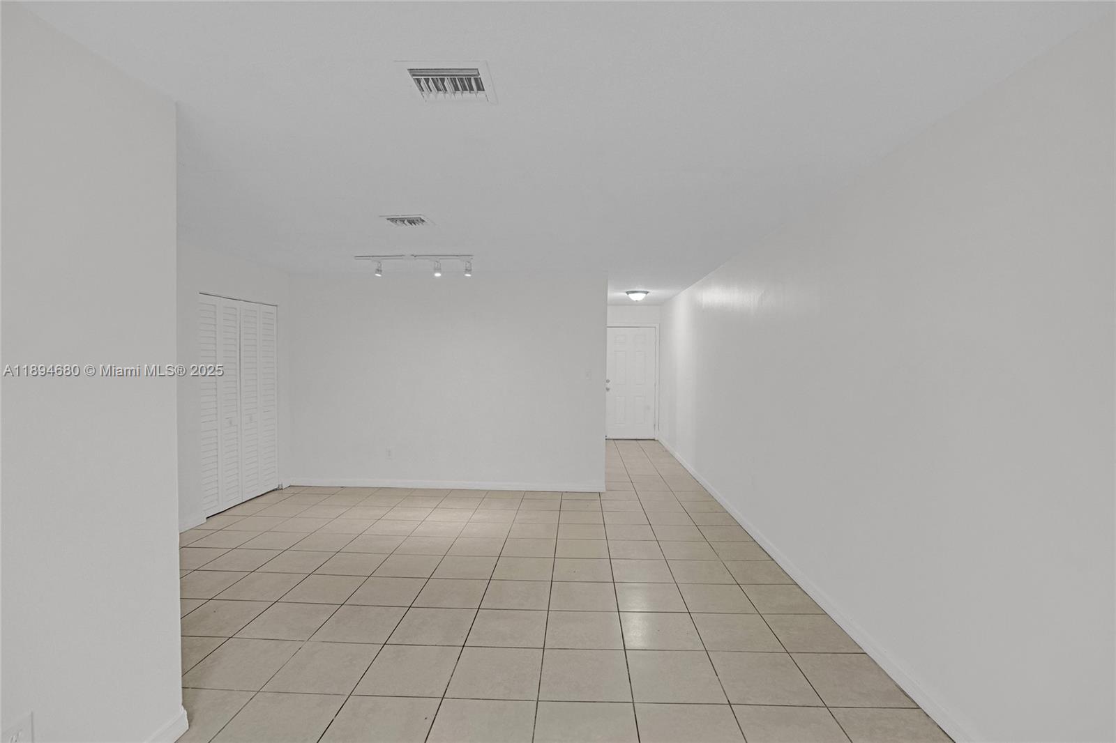 VISTA TOWNHOUSE SEC B - Residential