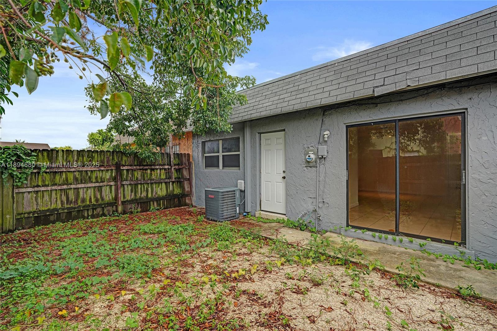 VISTA TOWNHOUSE SEC B - Residential