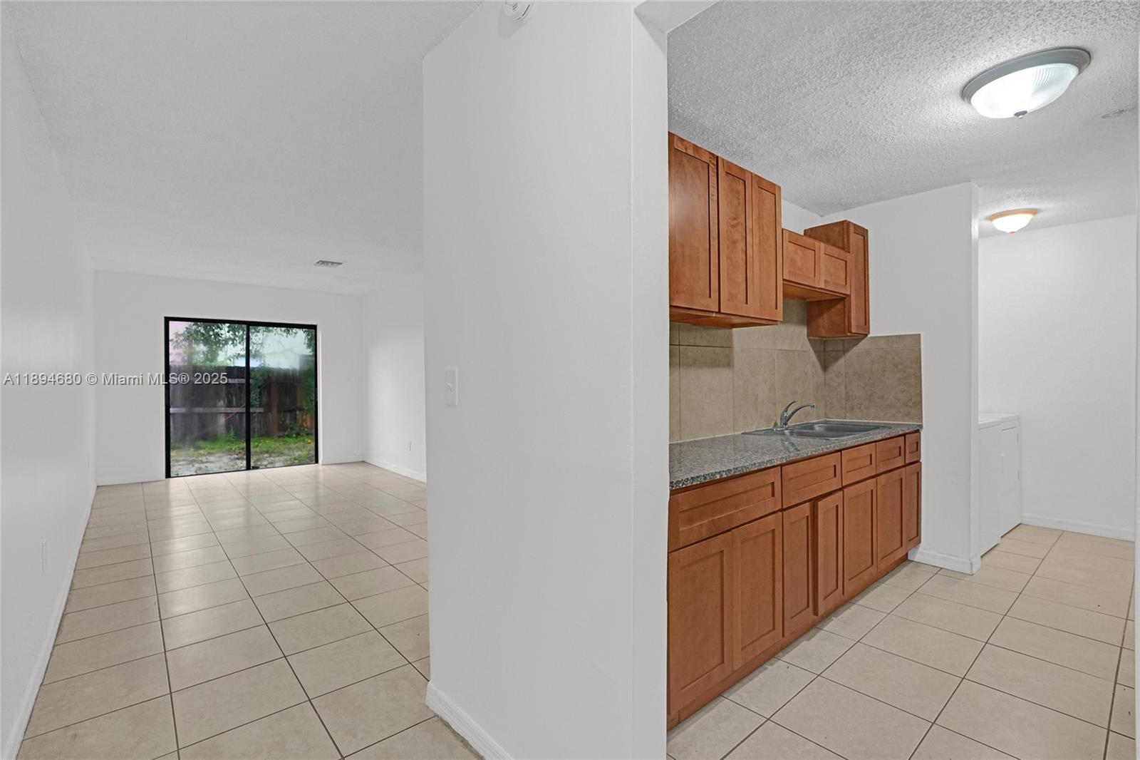VISTA TOWNHOUSE SEC B - Residential