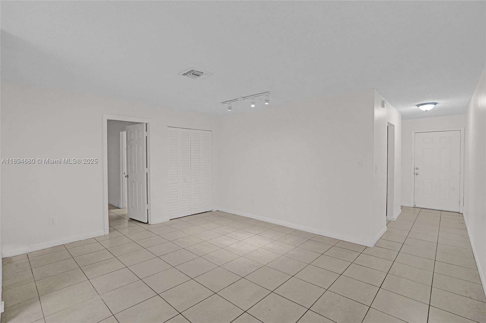 VISTA TOWNHOUSE SEC B - Residential