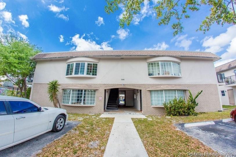 Amazing Unit 3 Bedrooms / 2 Bathrooms in Lauderhill, Fresh Painting, Good Location in Lauderhill, Close public transportation. Very well maintained. Neutral colors and Ceramic.